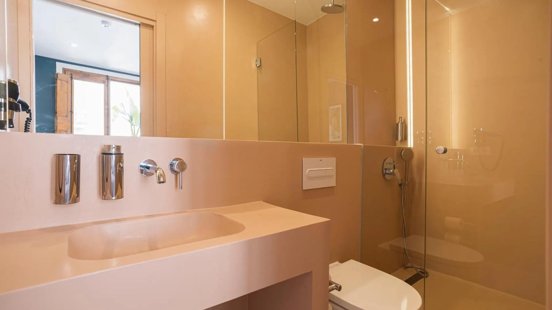 Hostal Sol Y K Barselona 2*,  İspanya