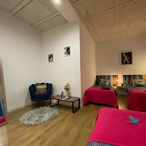Hostel Rooms In Gothic