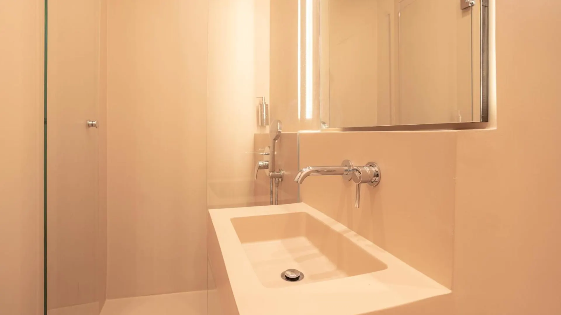 Hostal Sol Y K Barcelona Guest house